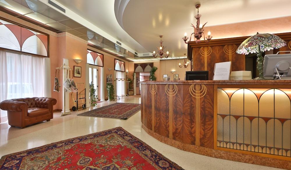 Residence San Giusto Триест Экстерьер фото