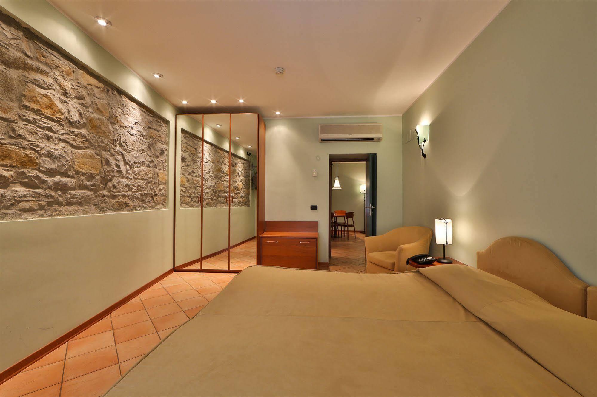 Residence San Giusto Триест Экстерьер фото